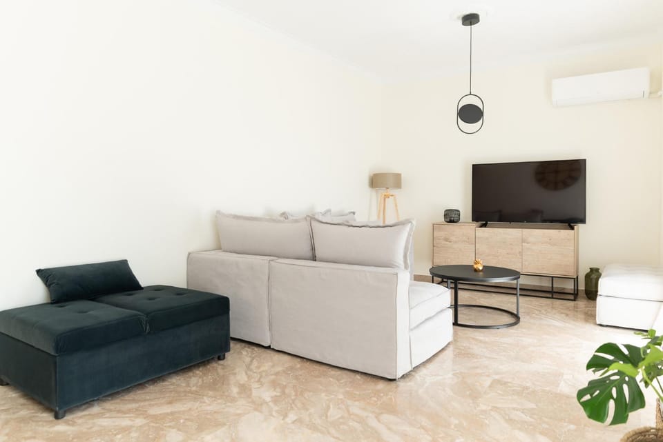 Communal lounge/ TV room, TV and multimedia, Living room, Seating area