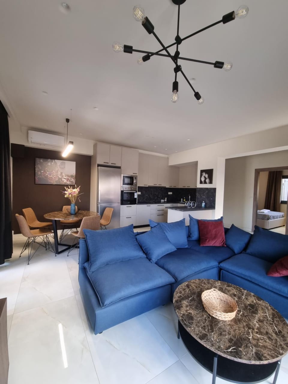 Coffee/tea facilities, Living room, Seating area, Dining area, kitchen