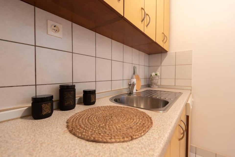 Kitchen or kitchenette, Communal kitchen