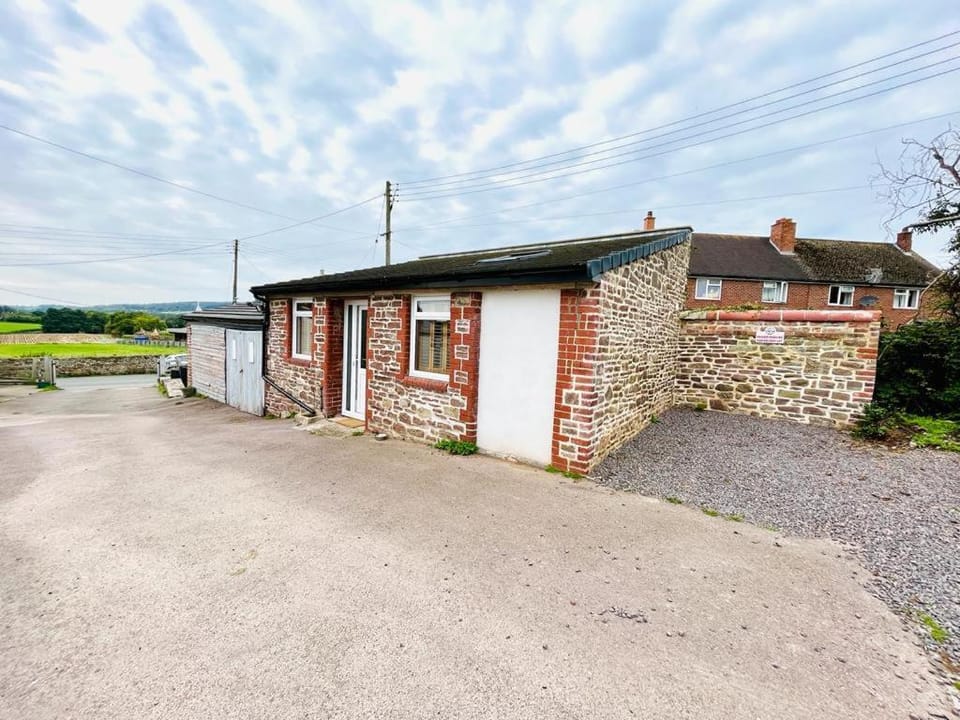 The Netherend Inn - Pet Friendly Haven House in Forest of Dean