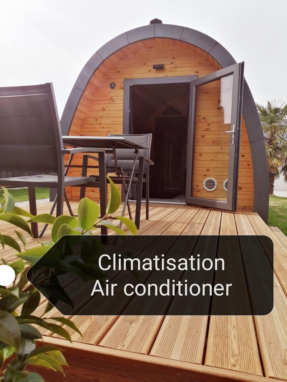 Cottage climatisé avec terrasse privative et kitchenette Bed and Breakfast in Normandy