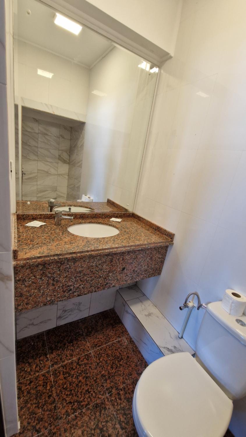 Shower, Toilet