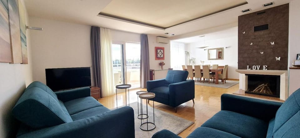 SEA VIEW- spacious apartment with shared pool Apartment in Split