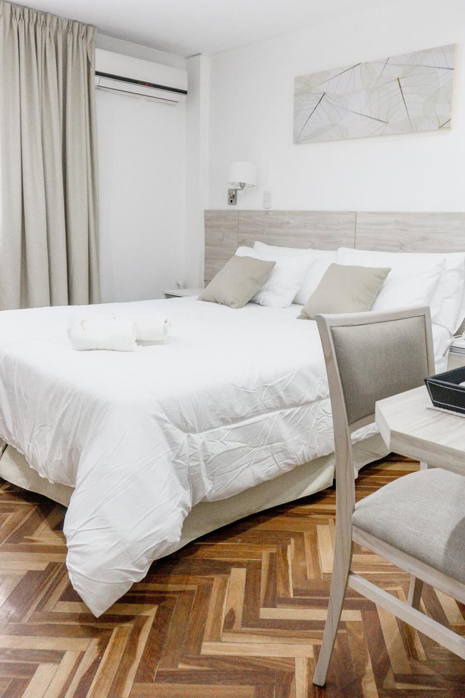 Photo of the whole room, Bedroom