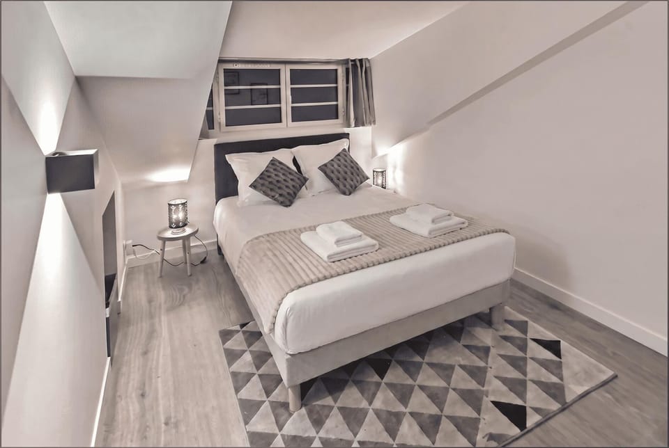 Bed, Photo of the whole room, Bedroom