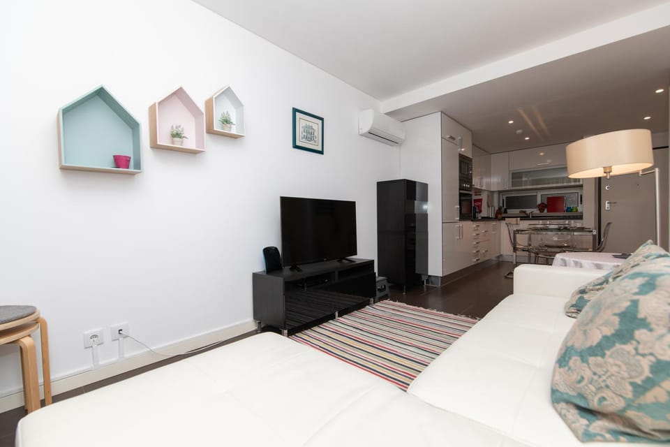 Communal lounge/ TV room, TV and multimedia, Seating area
