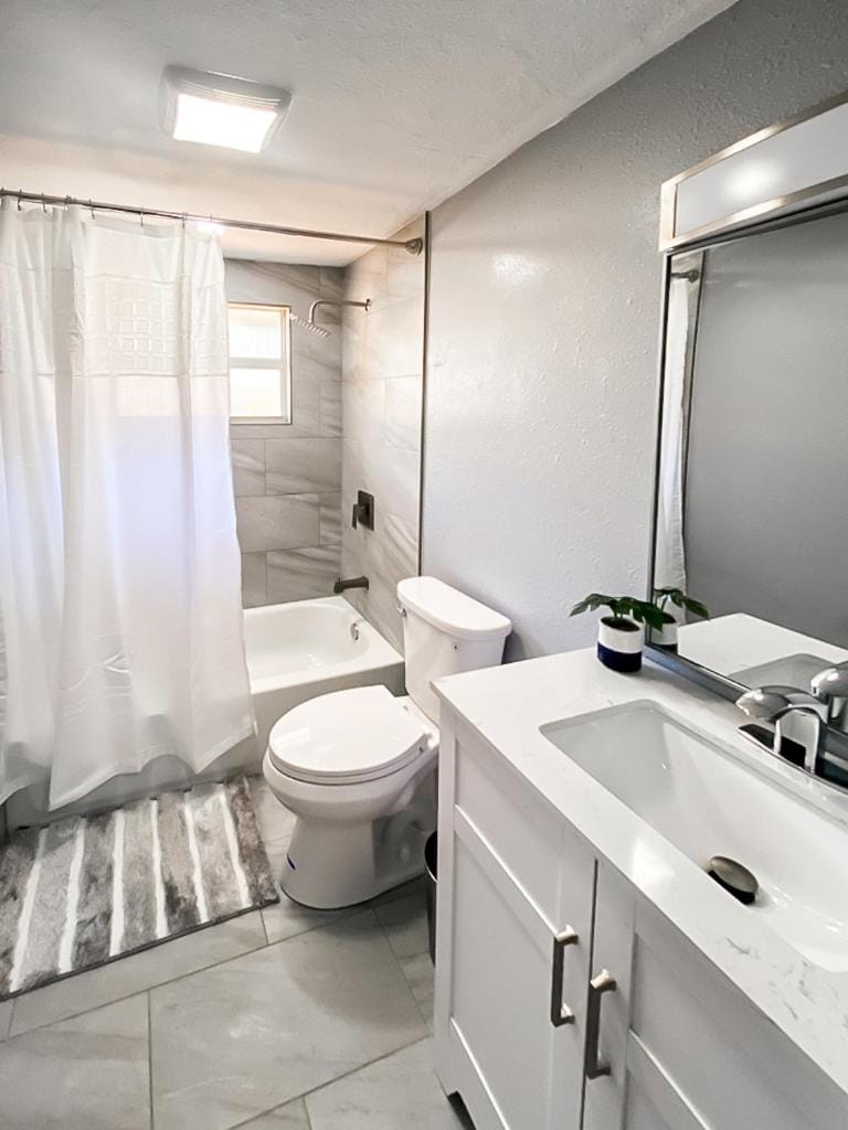 Sarasota Modern, Spacious, Comfy, Queen Beds, Backyard Rental House in Sarasota