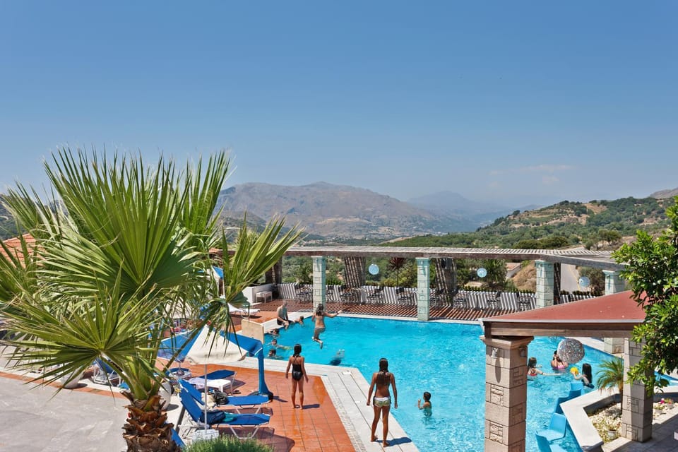 Natural landscape, Mountain view, Pool view, Swimming pool, sunbed