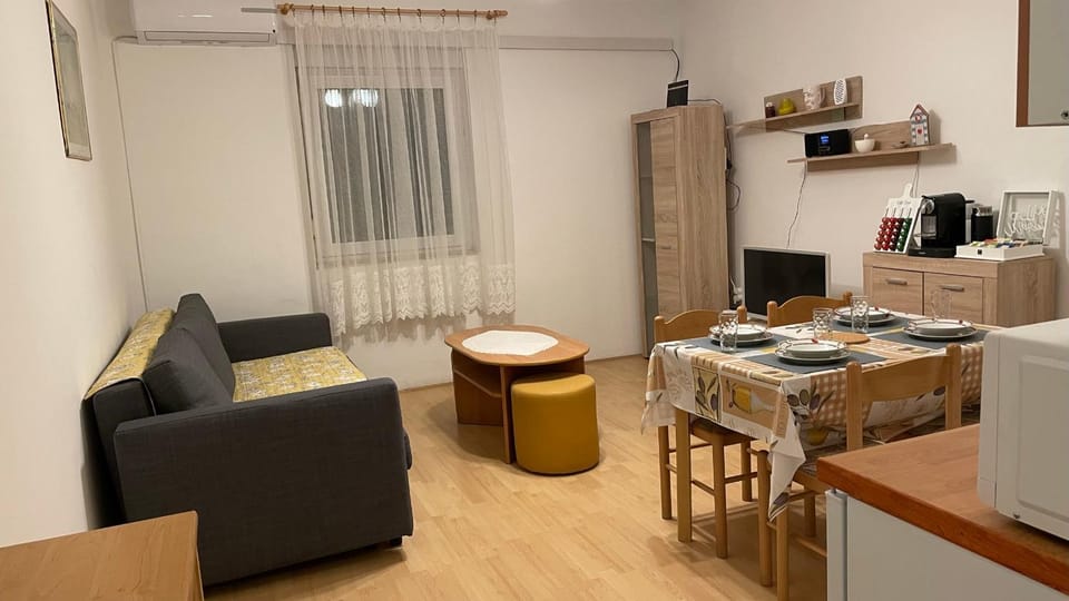 Coffee/tea facilities, Seating area