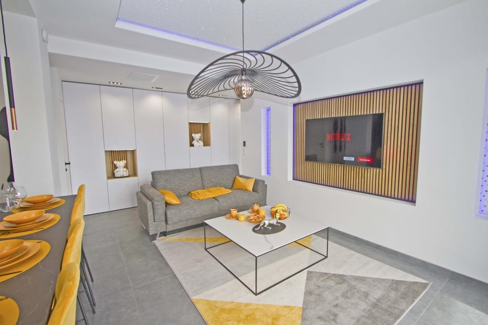 Communal lounge/ TV room, Living room