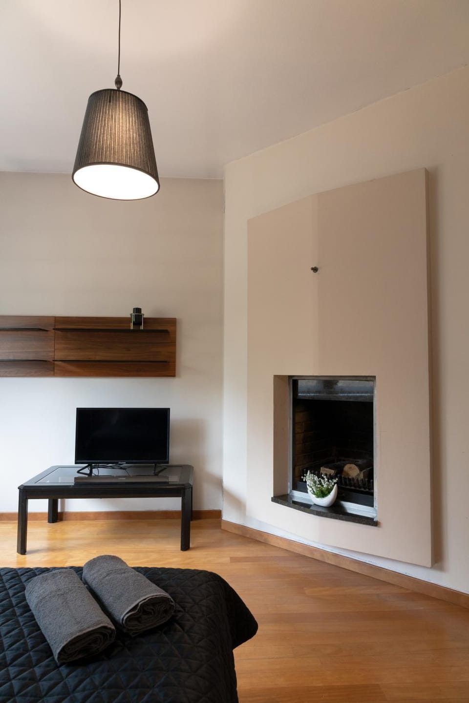 TV and multimedia, Photo of the whole room, Bedroom