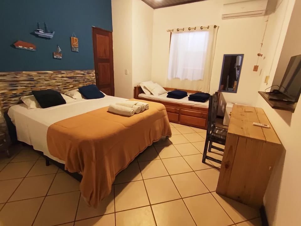 Bed, TV and multimedia, Photo of the whole room, Bedroom, air conditioner