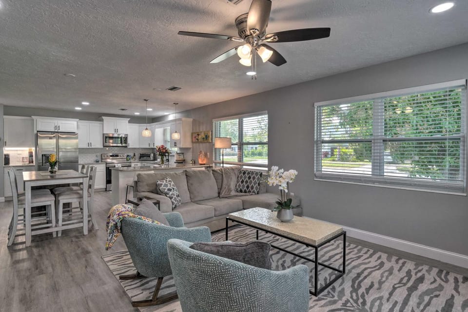 Bright Venice Getaway < 1 Mi to Historic Dtwn House in Venice