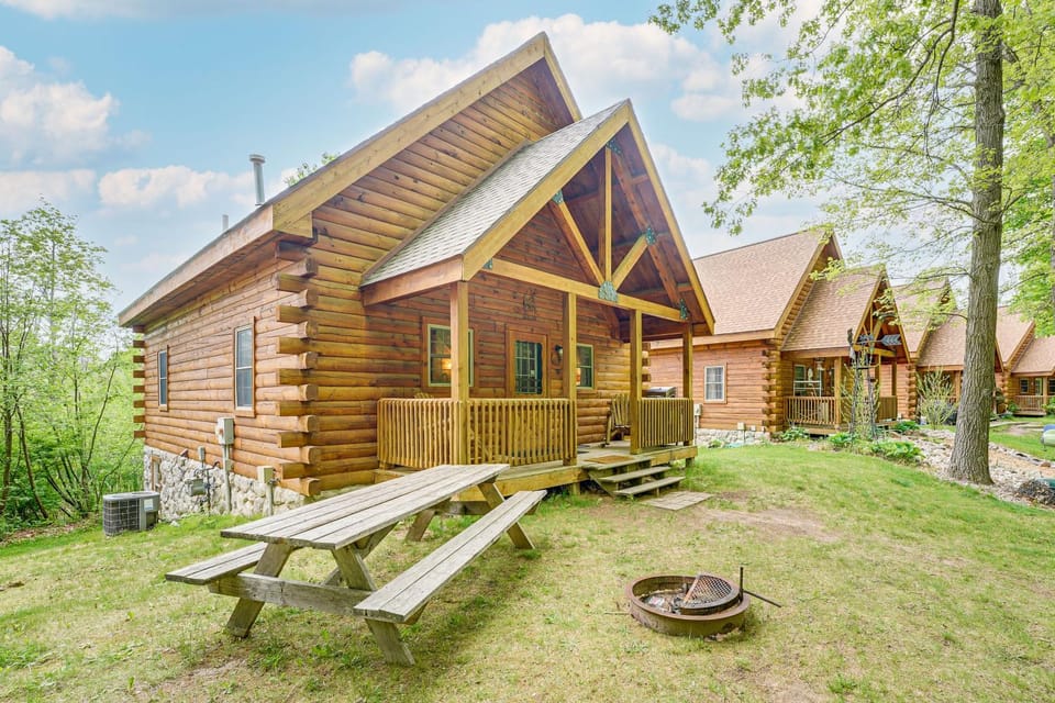 Fire Pit & Porch: Warm & Woodsy Rothbury Escape! House in Wisconsin