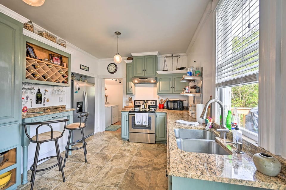 Historic 'Watson' Brick House w/ Private Deck! House in Danville