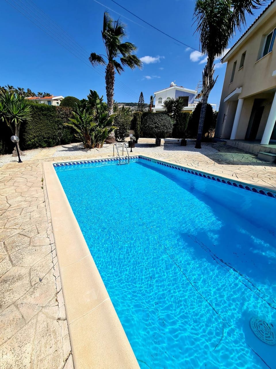 Cheerful 2 Bedroom Villa, sea views, refurbished 2026 Villa in Peyia