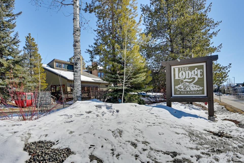 Upscale Condo w/ Balcony < 1/2 Mi to Ski Resort House in Steamboat Springs