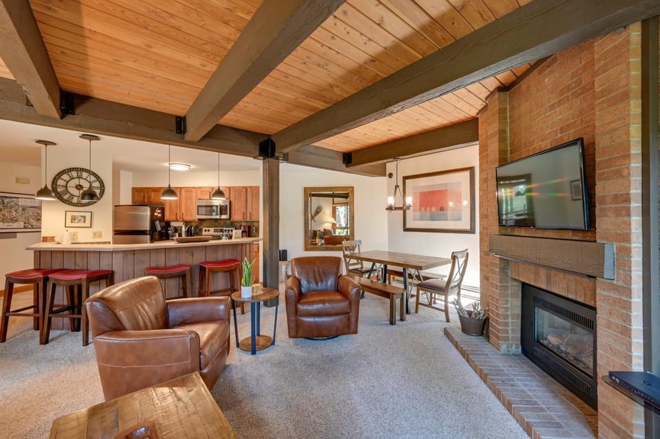 Upscale Condo w/ Balcony < 1/2 Mi to Ski Resort House in Steamboat Springs