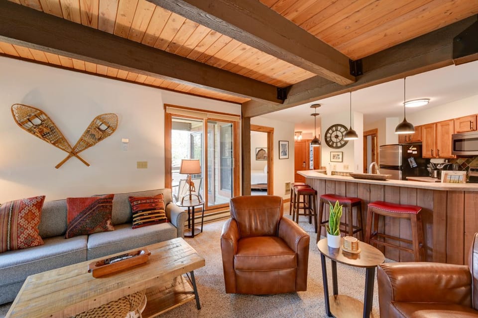 Upscale Condo w/ Balcony < 1/2 Mi to Ski Resort House in Steamboat Springs