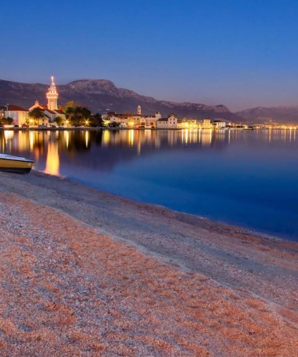 Neighbourhood, Beach, Hiking