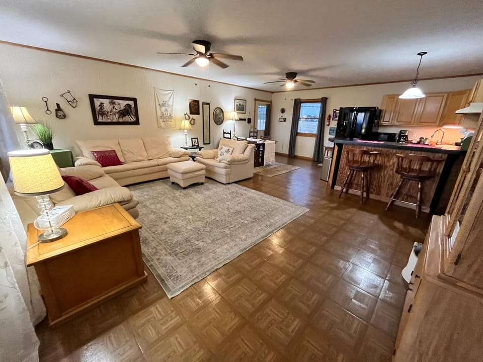 5 Mi to Downtown Morganton: Cabin on Horse Farm Cabin in North Carolina