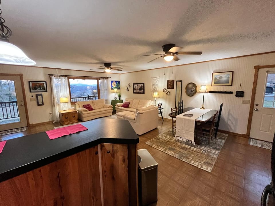 5 Mi to Downtown Morganton: Cabin on Horse Farm Cabin in North Carolina
