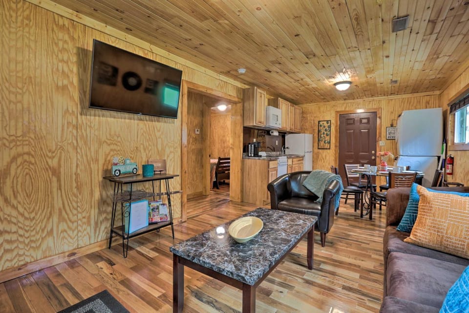 Cozy Creekside Cabin ~ 24 Mi to Red River! Cabin in Beattyville