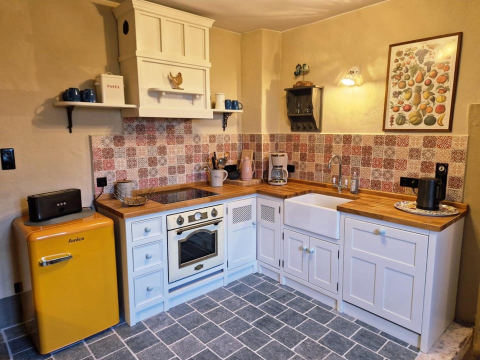 Kitchen or kitchenette, dishwasher, pet friendly, stove