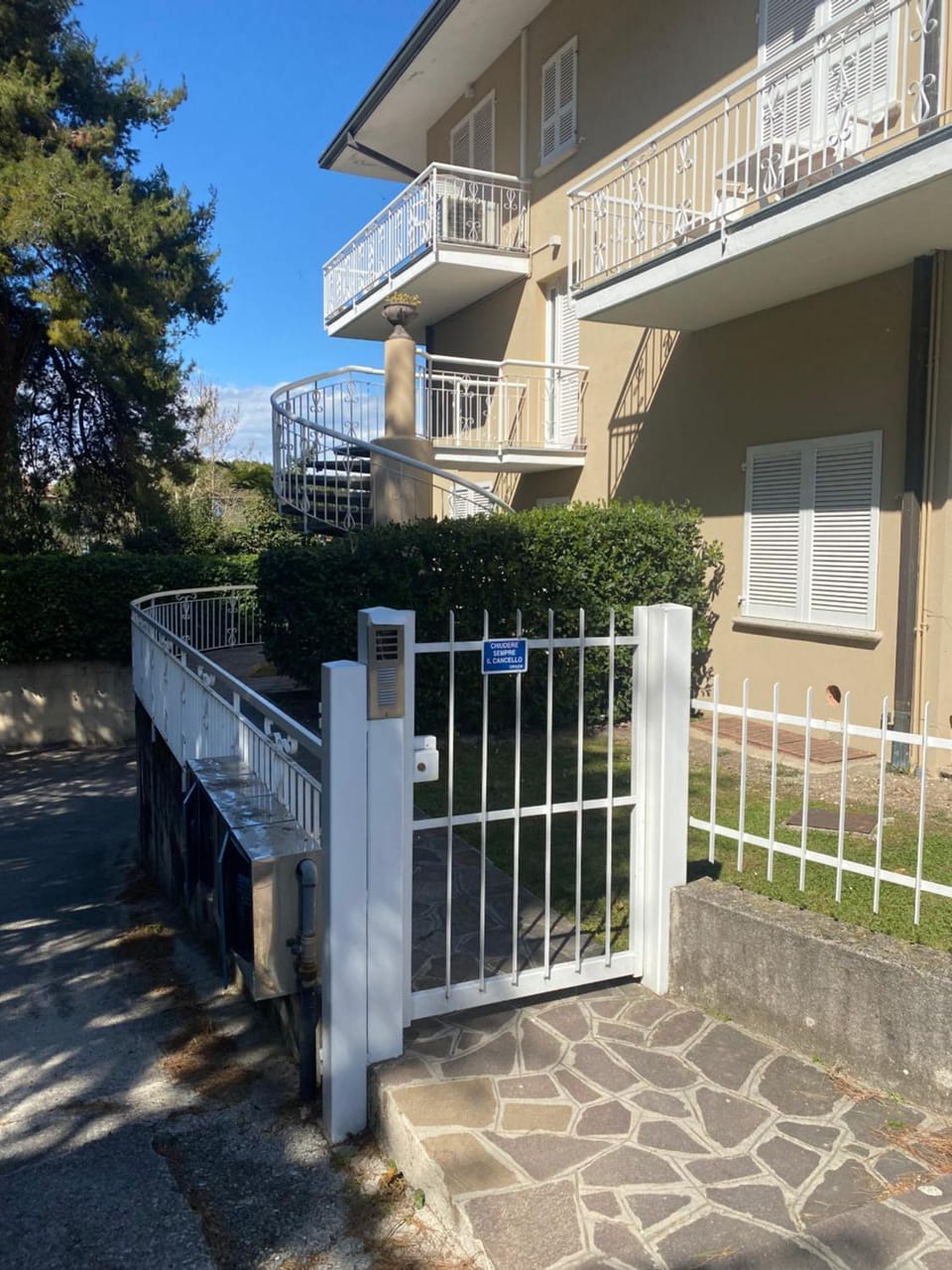 Property building, Patio, Facade/entrance