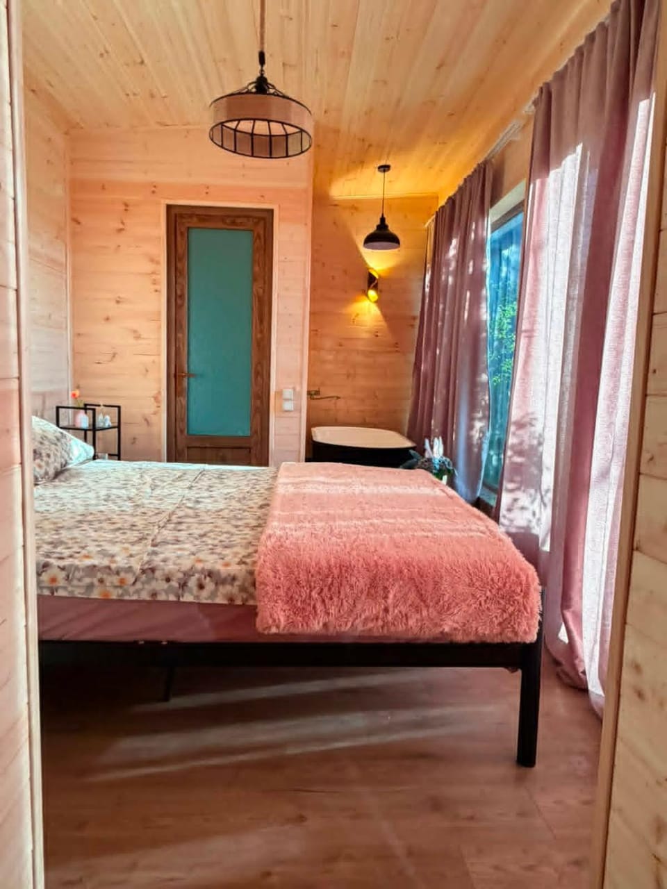 Bed, Photo of the whole room, Bedroom, Bath