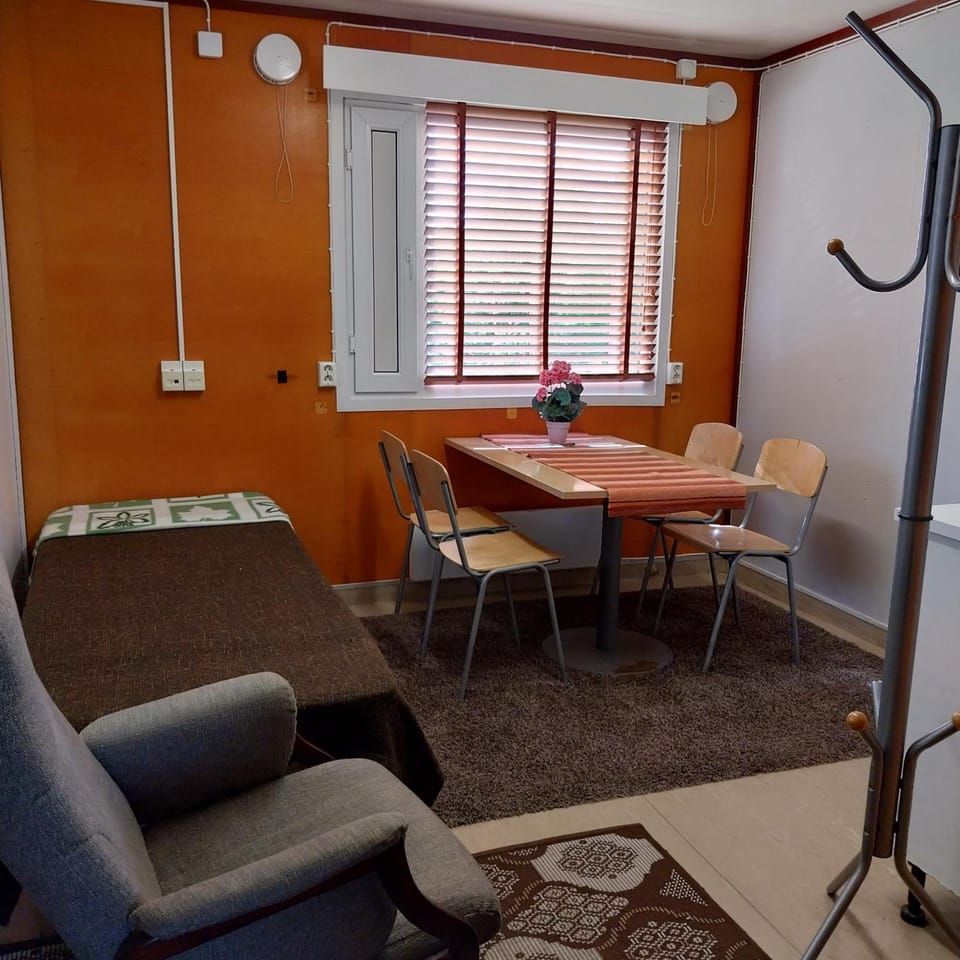 Seating area, Dining area