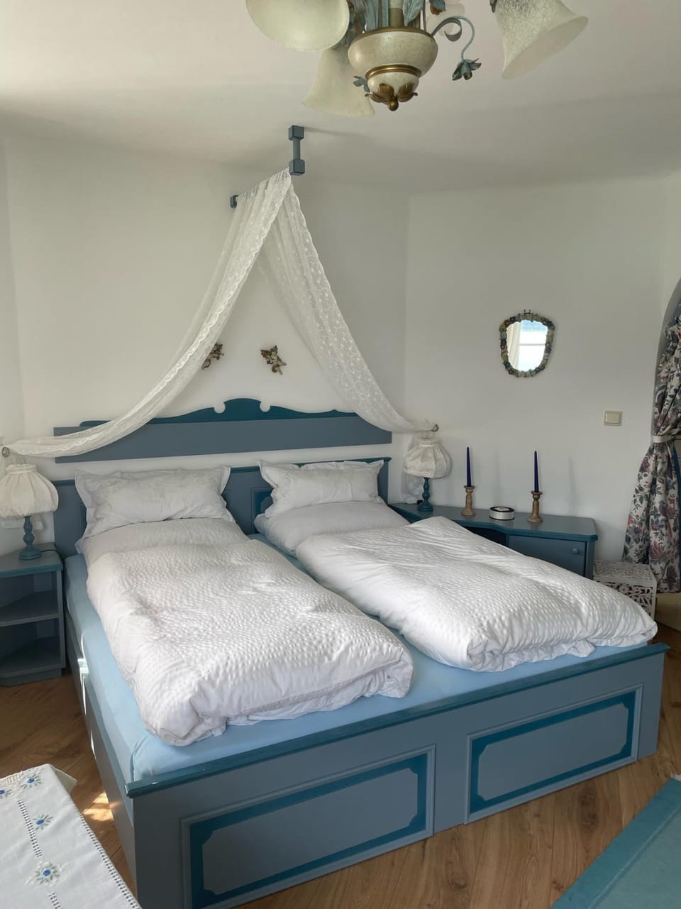 Bed, Photo of the whole room