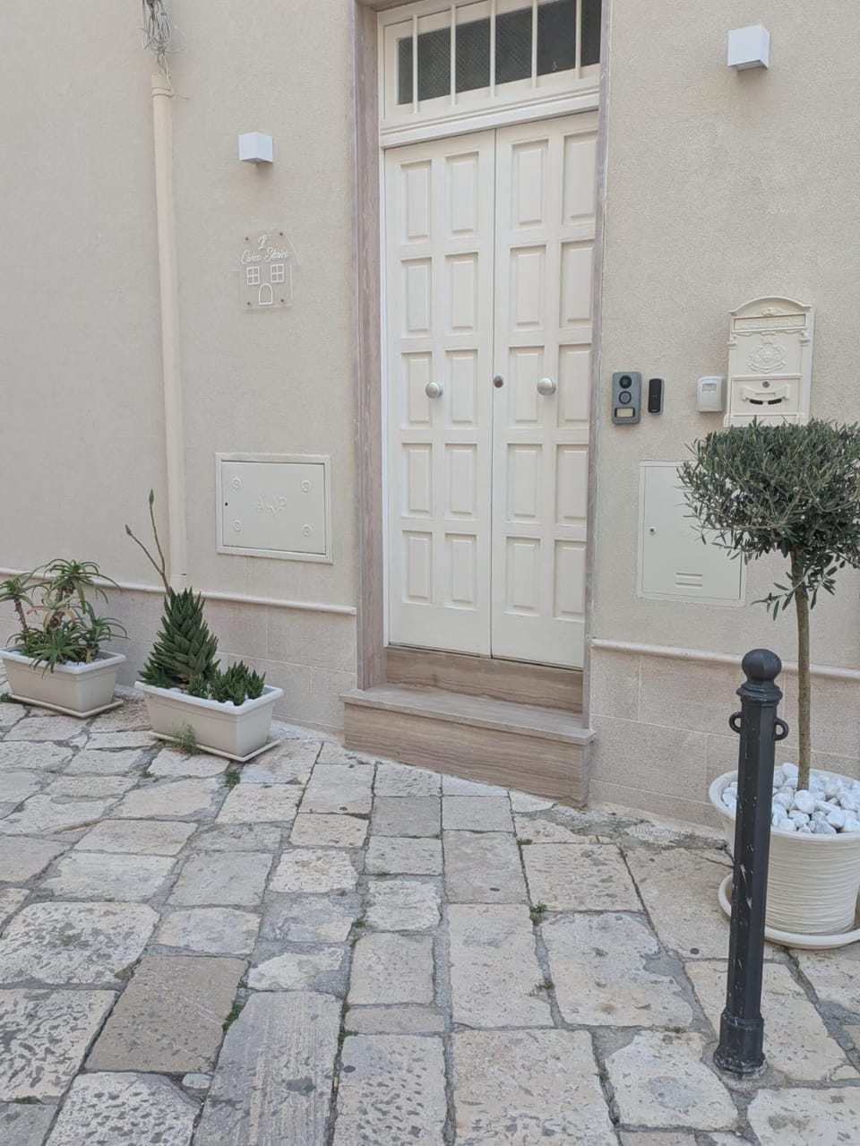 Facade/entrance