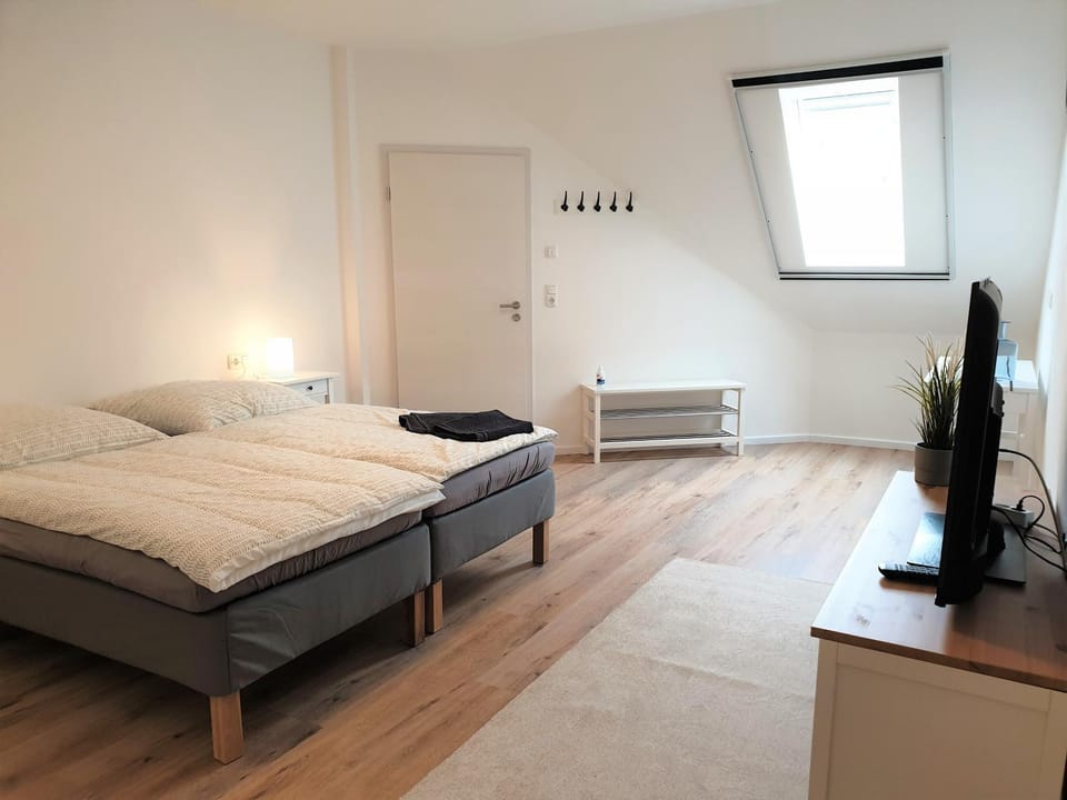 Bed, Photo of the whole room, Bedroom