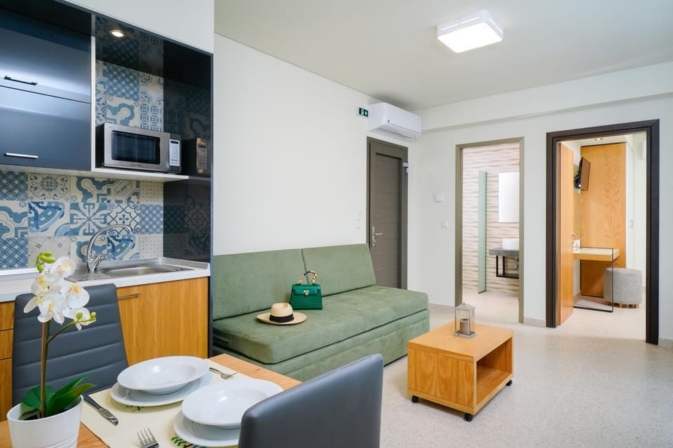Kitchen or kitchenette, Seating area