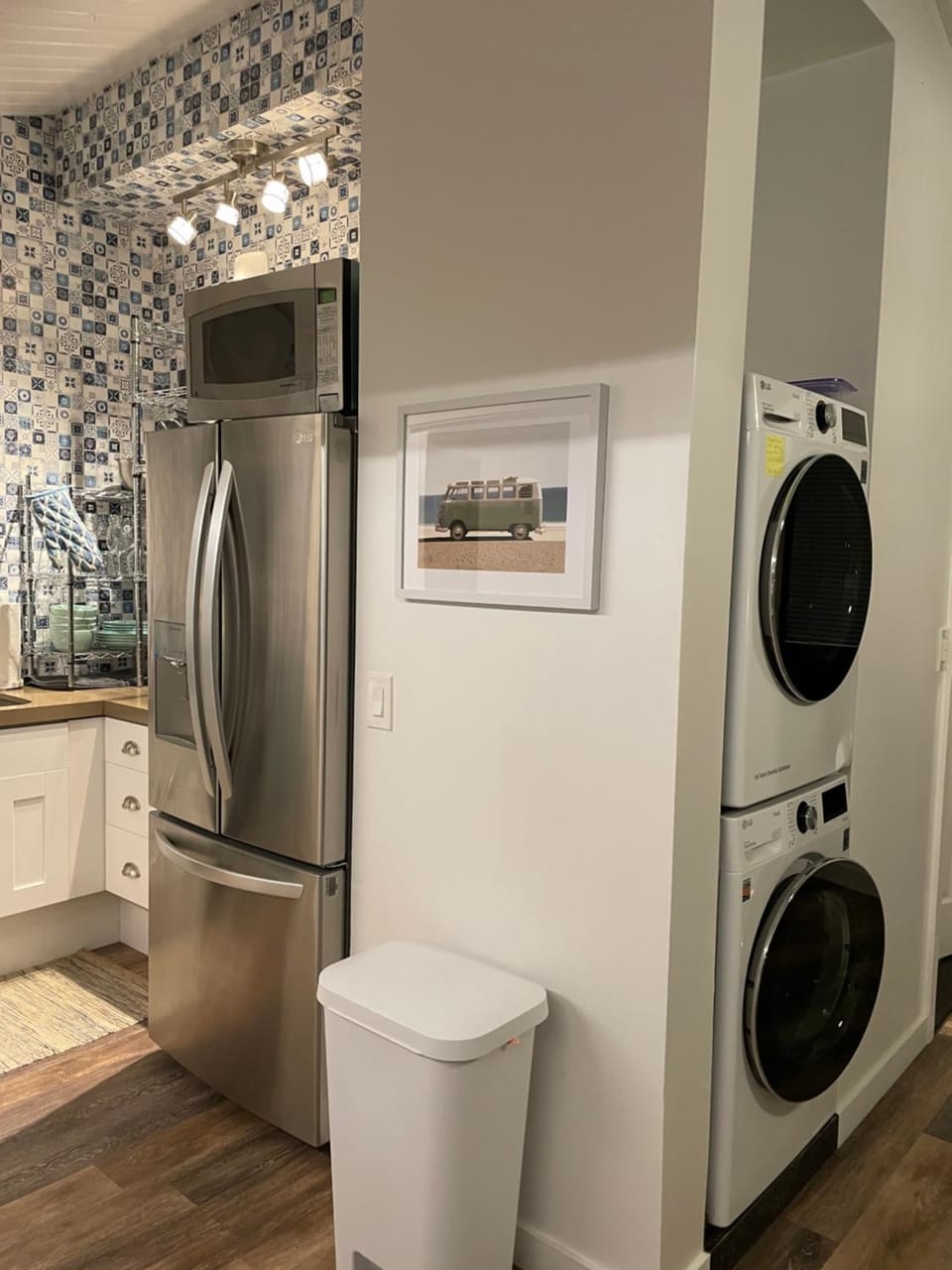 Kitchen or kitchenette, washing machine, dryer