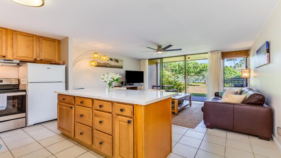Kitchen or kitchenette, Living room