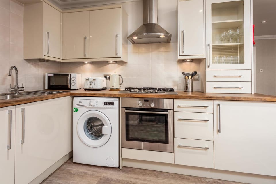 Kitchen or kitchenette, minibar, pet friendly, stove, washing machine