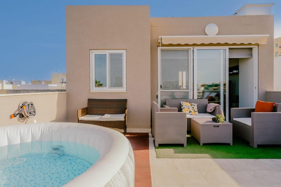 LA88 Bayview Penthouse with Jacuzzi Apartment in Sliema