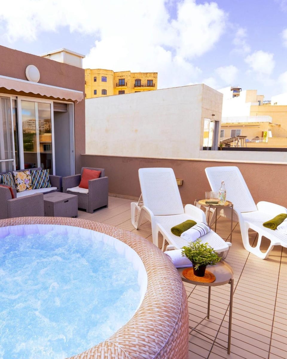 LA88 Bayview Penthouse with Jacuzzi Apartment in Sliema
