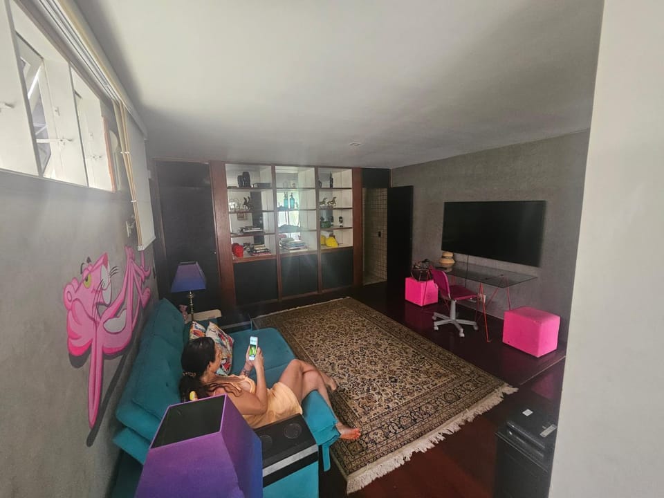 charmosa cobertura em Ipanema na quadra da praia de quarto, sala, terraço e sauna Apartment in Rio de Janeiro
