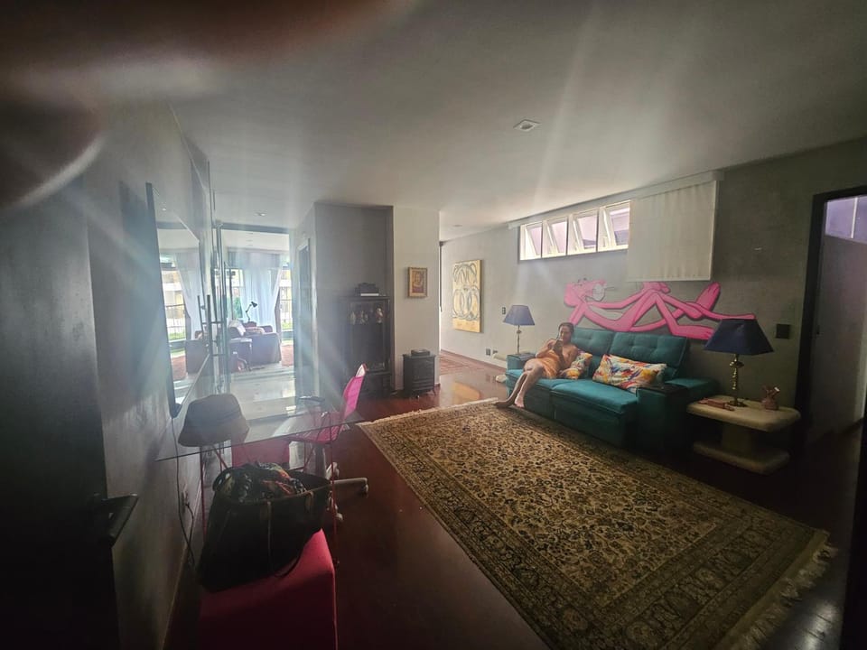 charmosa cobertura em Ipanema na quadra da praia de quarto, sala, terraço e sauna Apartment in Rio de Janeiro