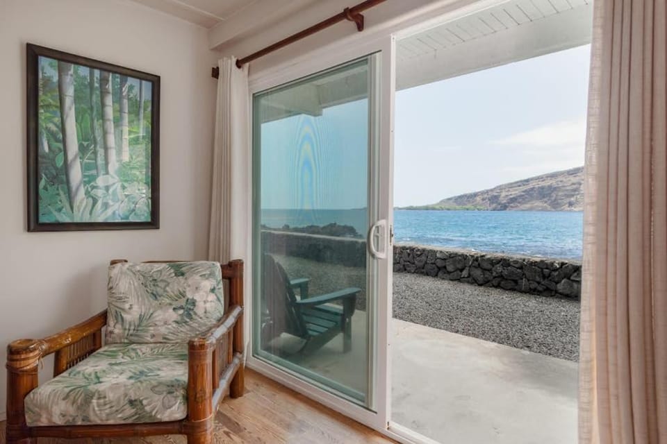 Manini Beach Breath Taker House in Kealakekua Bay