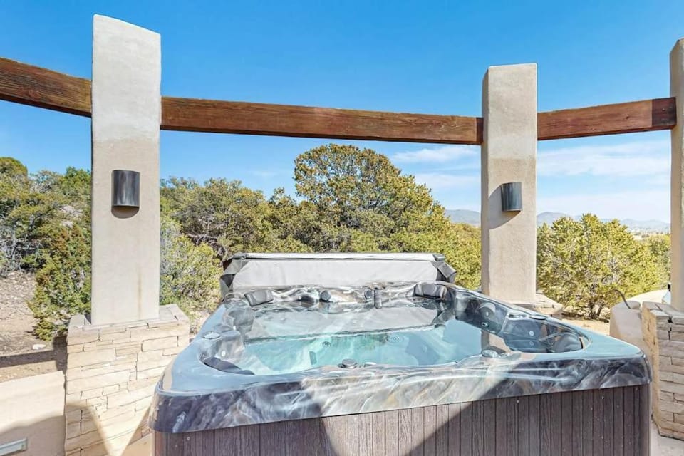 Mountain-View Magic House in Santa Fe