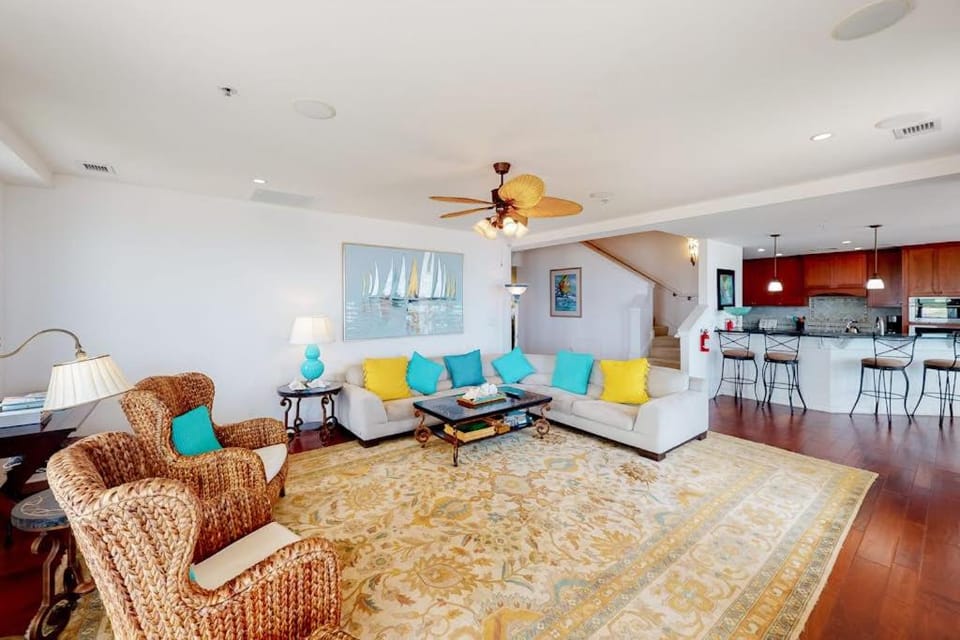 The Sanctuary - Simply Divine Penthouse B411 House in Sandbridge