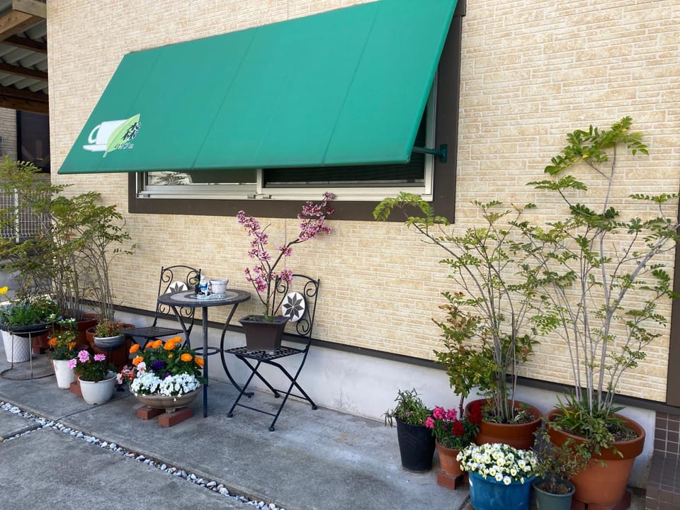森のカフェ Bed and Breakfast in Japan