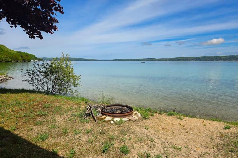 Powers Cottage House in Crystal Lake