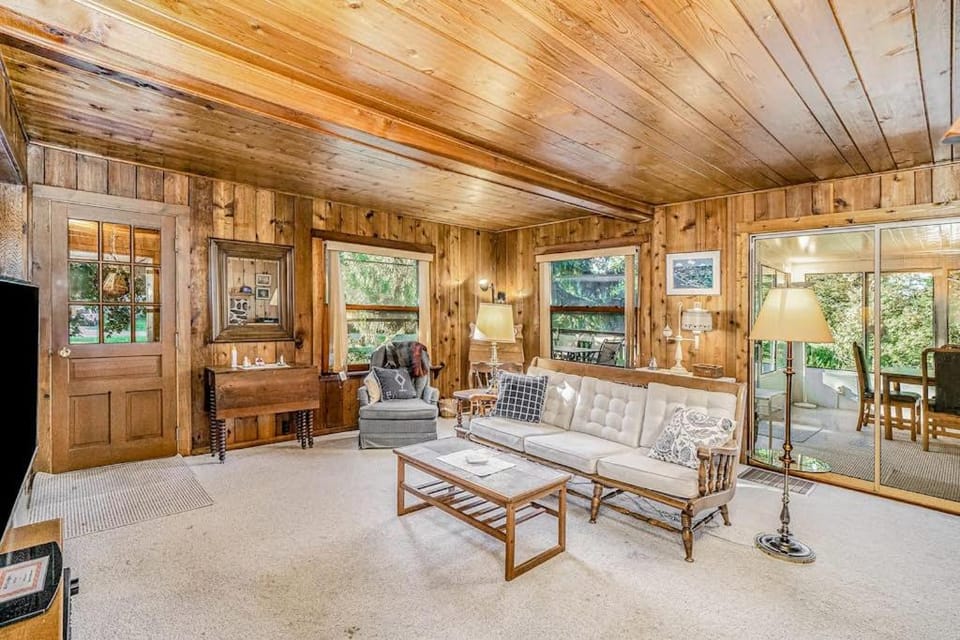 Hal's Hideaway House in Crystal Lake