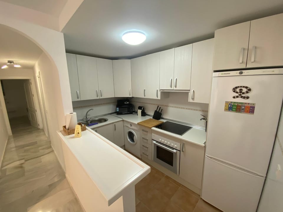 Kitchen or kitchenette, Dining area, Communal kitchen