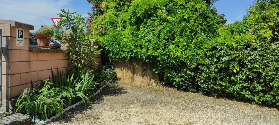 Garden, Parking